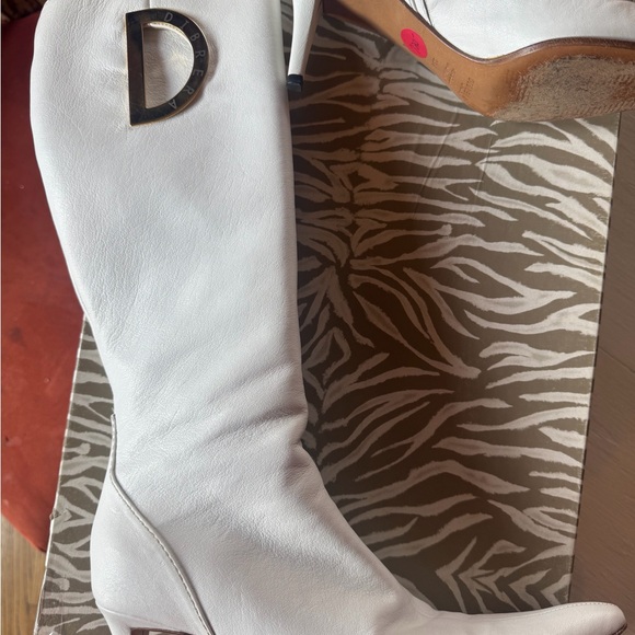 Vero Cuoio White Heeled Boots - Picture 14 of 16